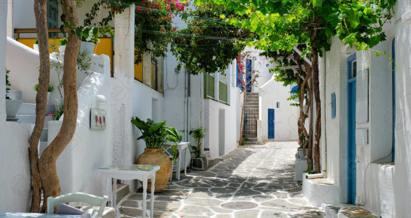 schoenste Orte der Welt Mr&Mrs White Paros Innenstadt mit Pflanzen