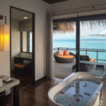schoenste Orte der Welt Velarussu Maldives Badezimmer mit Meerblick