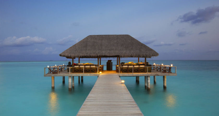 schoenste Orte der Welt Velarussu Maldives Restaurant auf dem Meer