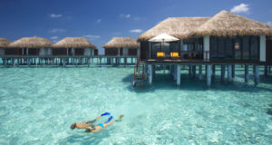 schoenste Orte der Welt Velarussu Maldives Villen auf dem Wasser