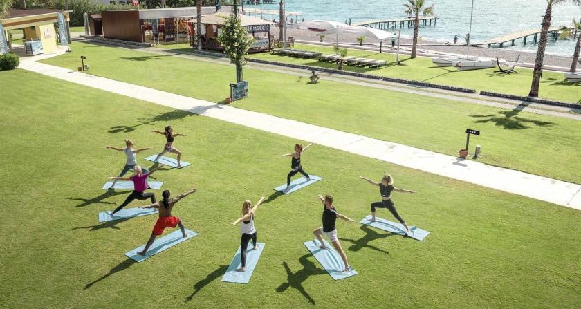 Schoenste Orte der Welt Robinson Club Camyuva Yoga mit Meerblick