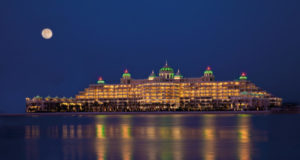 Schönste Orte der Welt Kempinski Hotel Residences Palm Jumeirah in Dubai Hotel bei Nacht