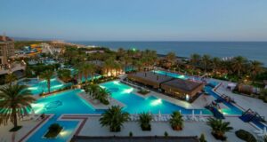 schönste Orte Der Welt Azura Deluxe Resort & Aqua in der Türkei Poolbar