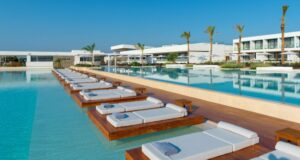 schönste Orte Der Welt Gennadi Grand Resort in Griechenland Poolbar