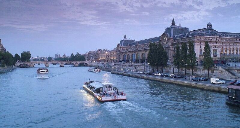 schönste Orte der Welt Mercure Paris Bercy Bibliotheque in Paris Seine